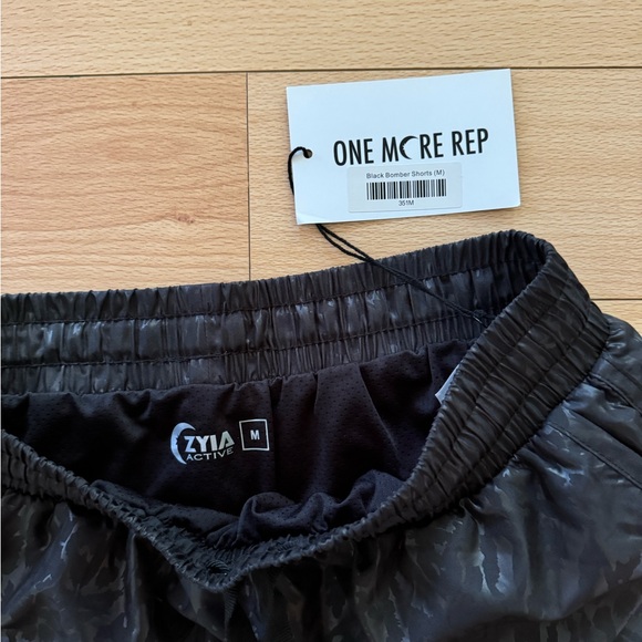 ZYIA Active Black Bomber Shorts - Picture 3 of 3